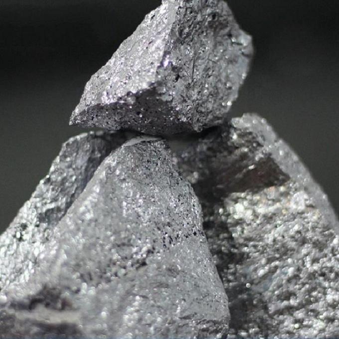 冶金のDeoxidizerの1502のケイ素金属50-100mmの合金